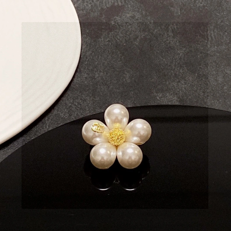Efficient Chxnxl Brooches 287844
