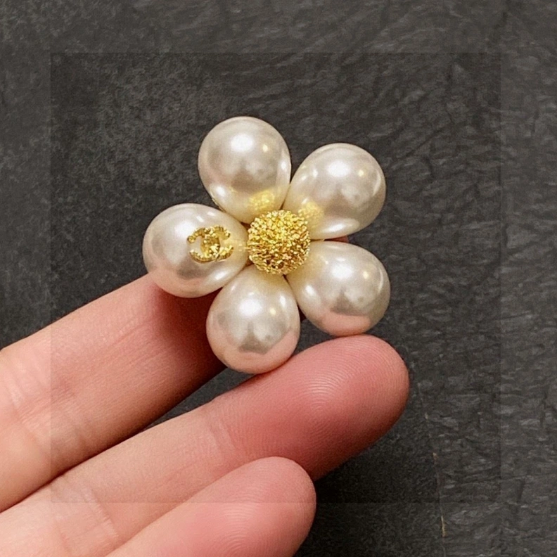Efficient Chxnxl Brooches 287844