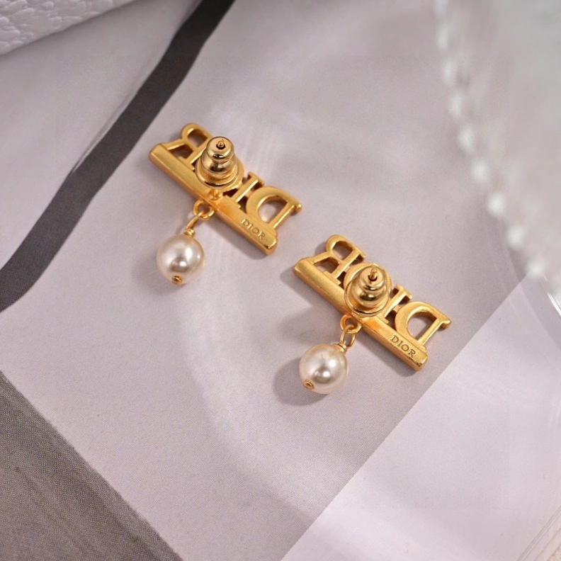 Christian Dxxr Earrings Elegant 293952