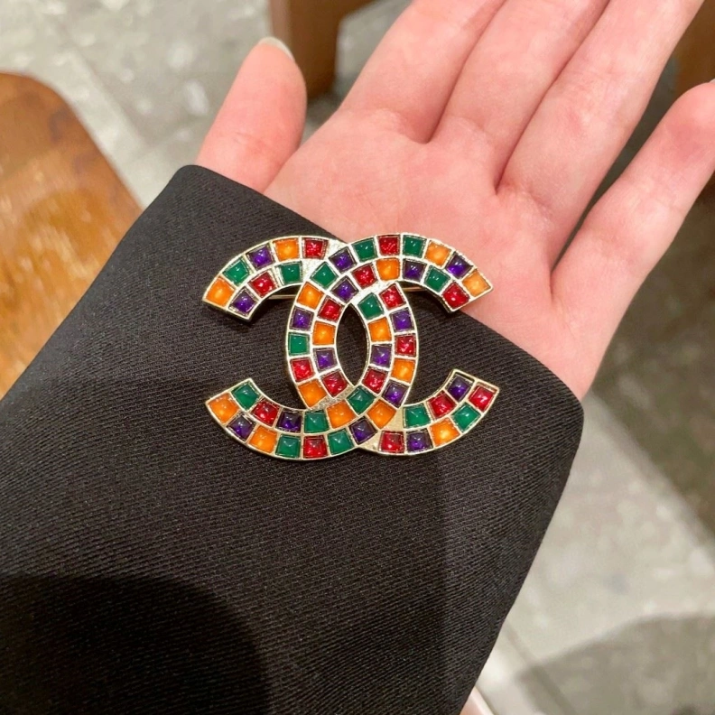 Vibrant Chxnxl Brooches 284678