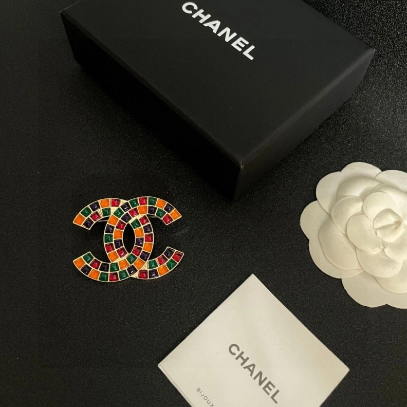 Vibrant Chxnxl Brooches 284678