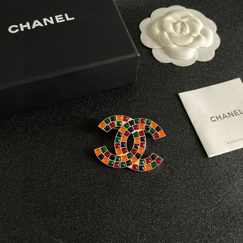 Vibrant Chxnxl Brooches 284678