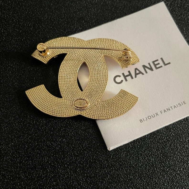 Vibrant Chxnxl Brooches 284678