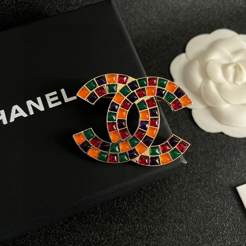 Vibrant Chxnxl Brooches 284678