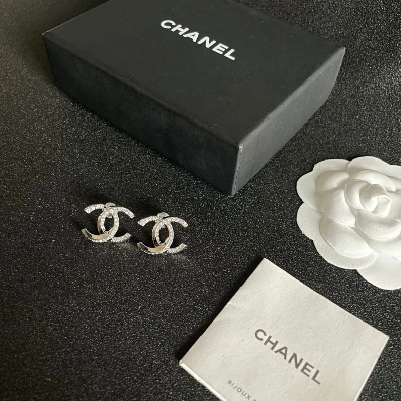 Efficient Chxnxl Earrings 284559