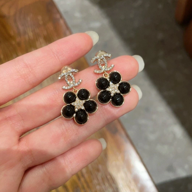 Elegant Chxnxl Earrings 284552
