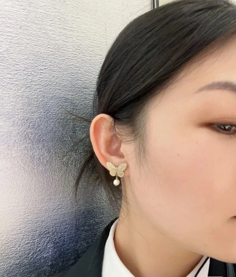 Trendsetting Christian Dxxr Earrings 293954