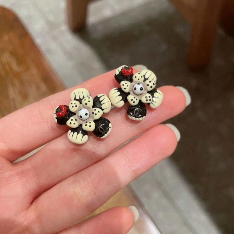 Vibrant Chxnxl Earrings 284522
