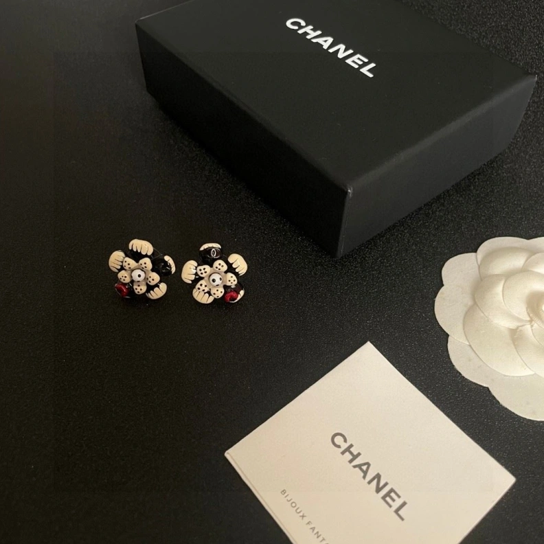 Vibrant Chxnxl Earrings 284522