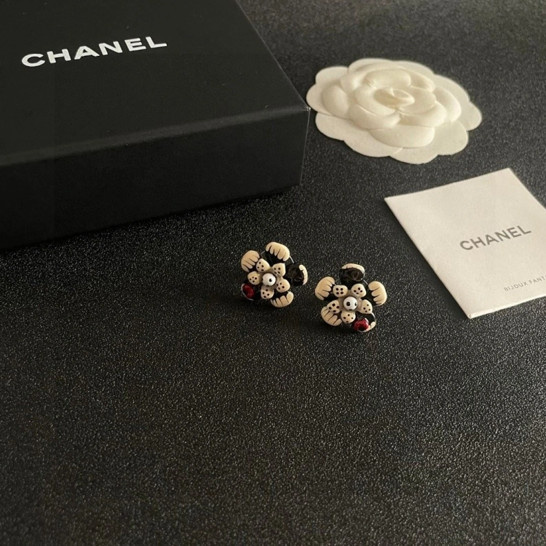 Vibrant Chxnxl Earrings 284522