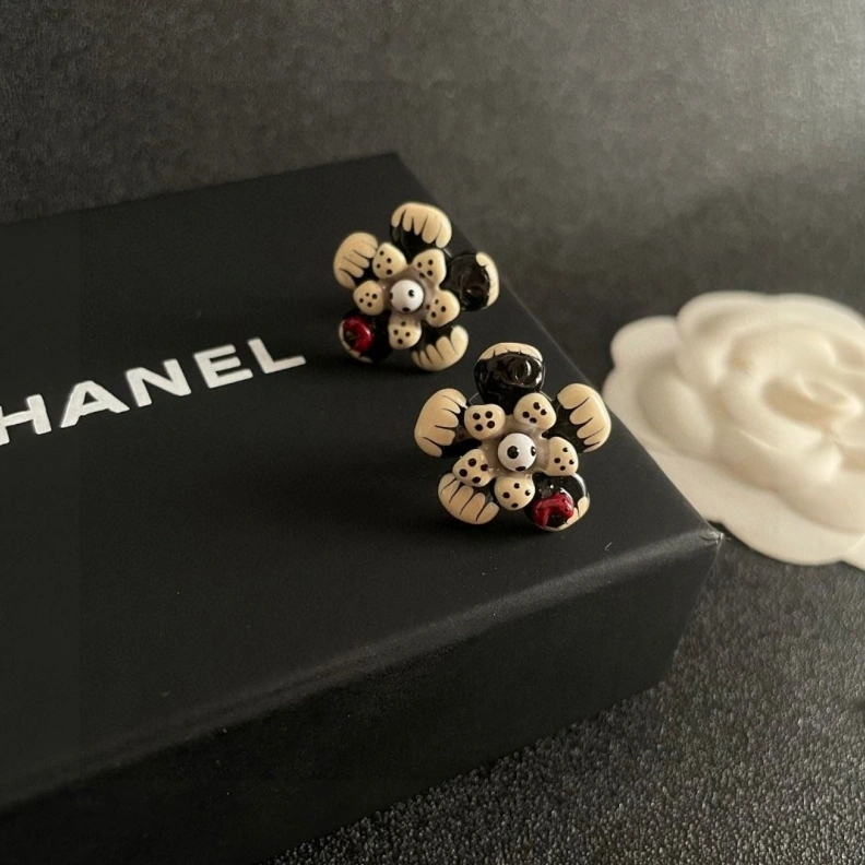 Vibrant Chxnxl Earrings 284522