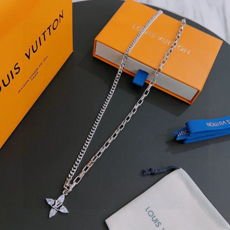 LX Necklaces Refined 308572