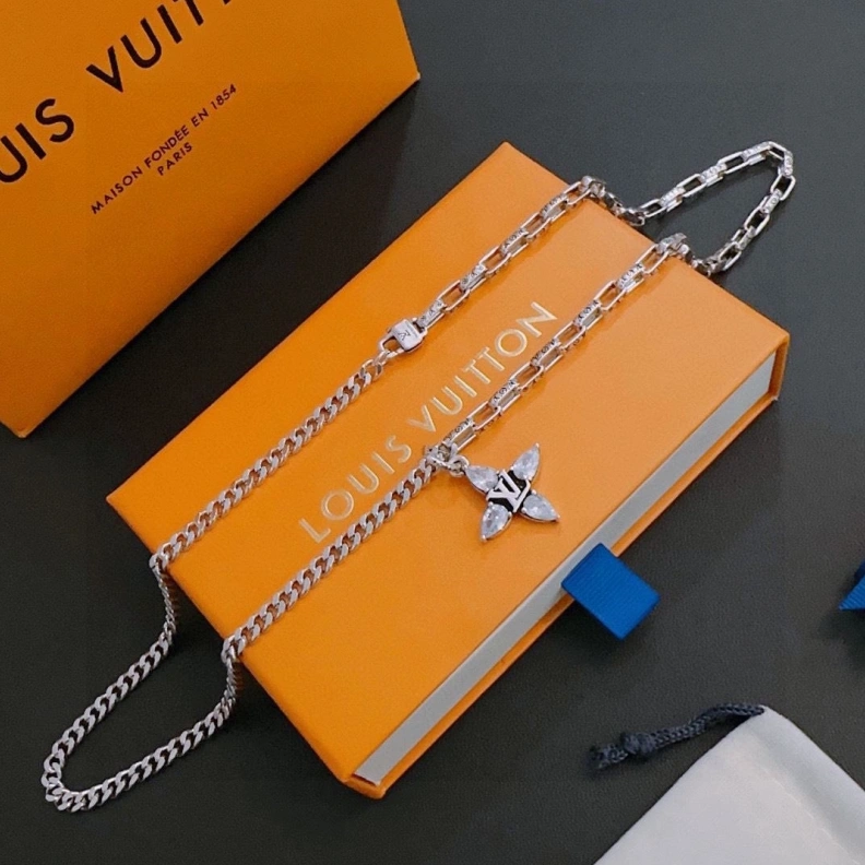 LX Necklaces Refined 308572