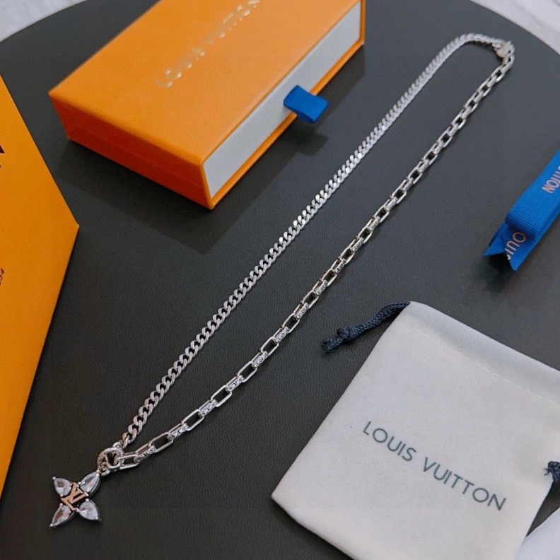LX Necklaces Refined 308572