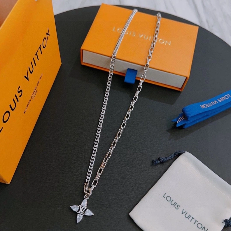 LX Necklaces Refined 308572