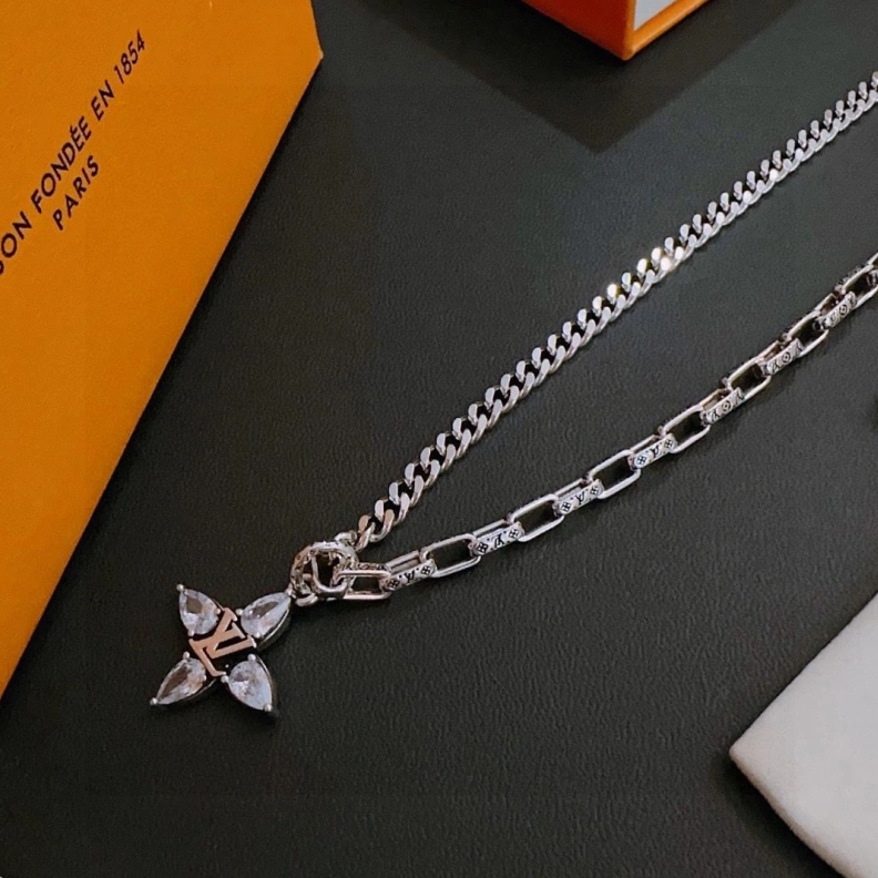 LX Necklaces Refined 308572