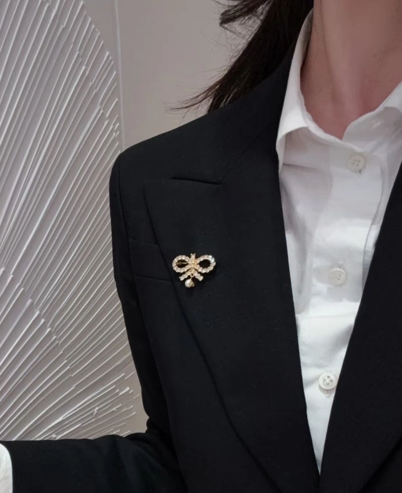 Christian Dxxr Brooches Classic 293986