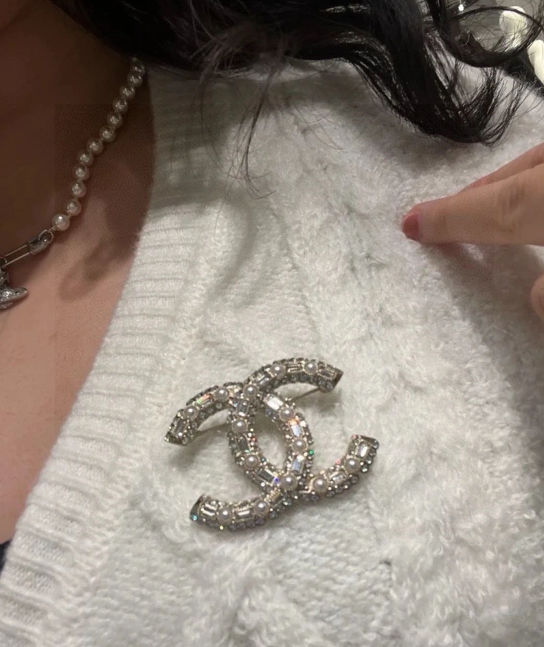 Unique Chxnxl Brooches 284668