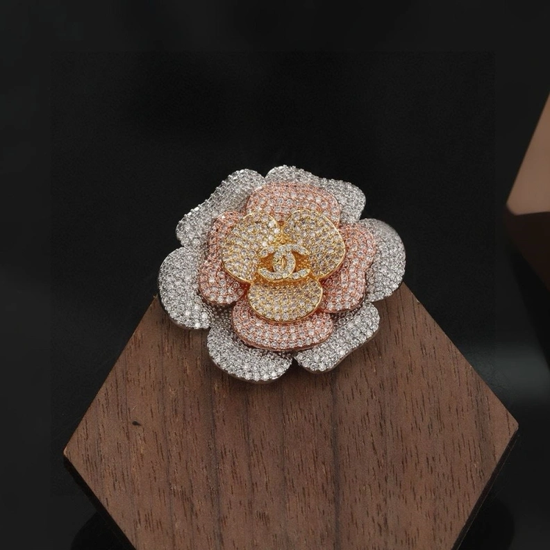 Bold Chxnxl Brooches 284661