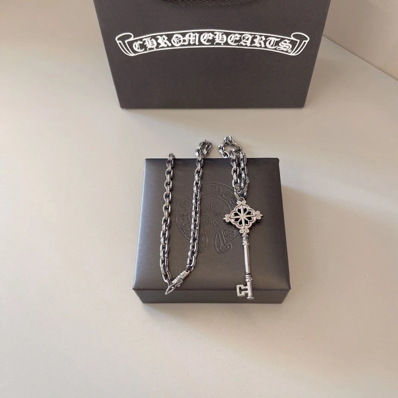 EyeCatching Chrxmx Hxxrts Necklaces 296158