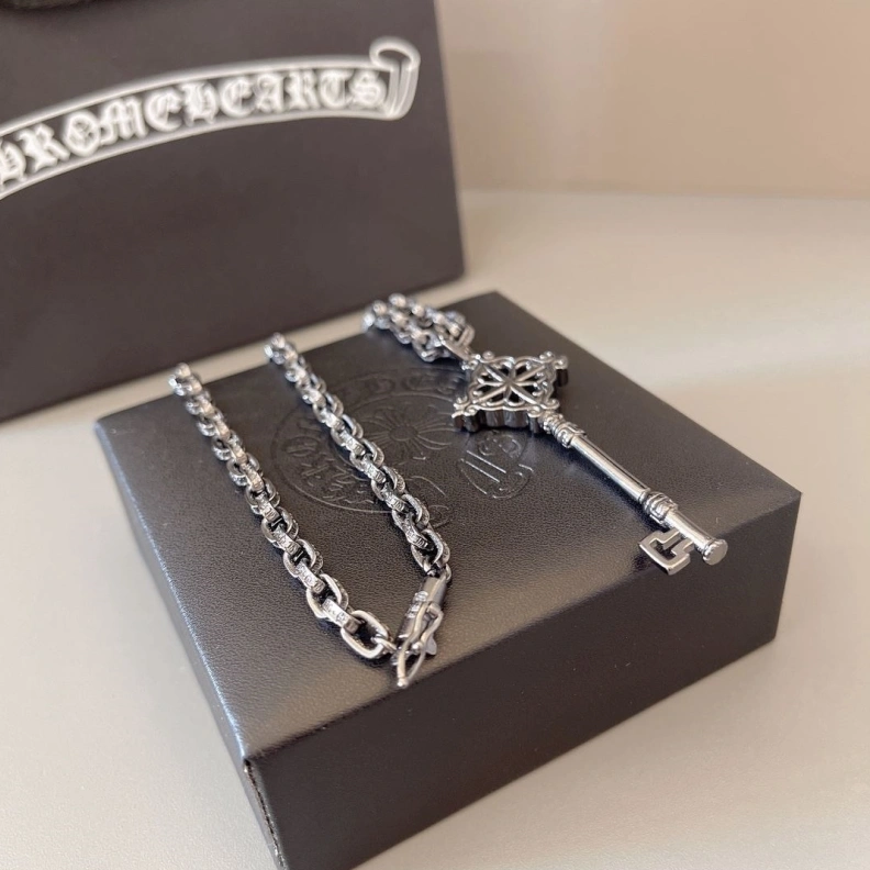 EyeCatching Chrxmx Hxxrts Necklaces 296158