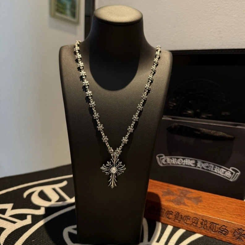 NewStyle Chrxmx Hxxrts Necklaces 296136