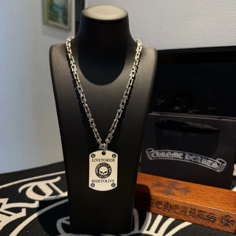 GoAnywhere Chrxmx Hxxrts Necklaces 296128