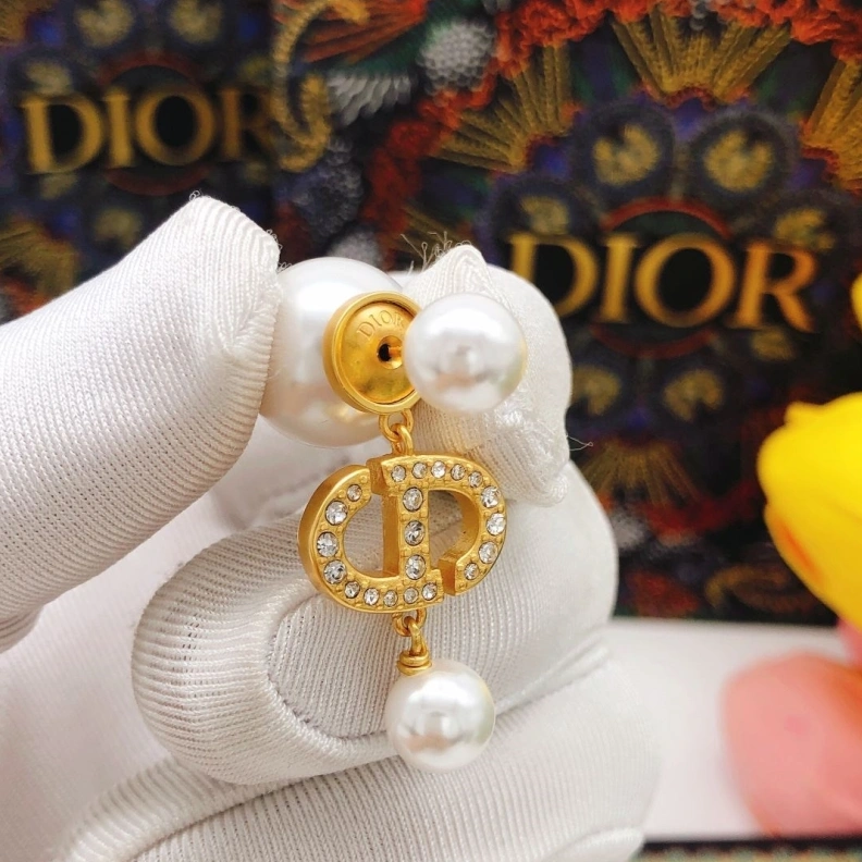 EyeCatching Christian Dxxr Earrings 294550