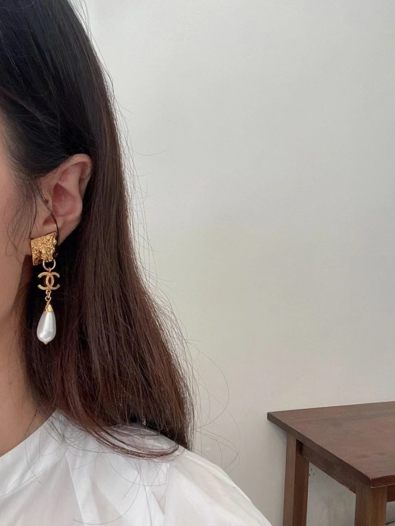 Sophisticated Chxnxl Earrings 284513