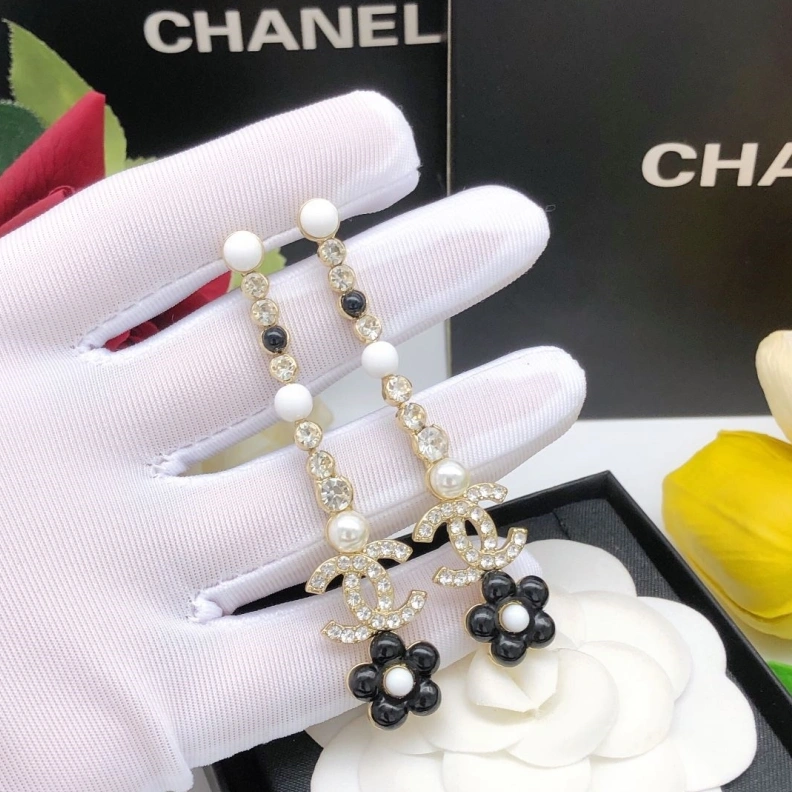 Trendsetting Chxnxl Earrings 284459