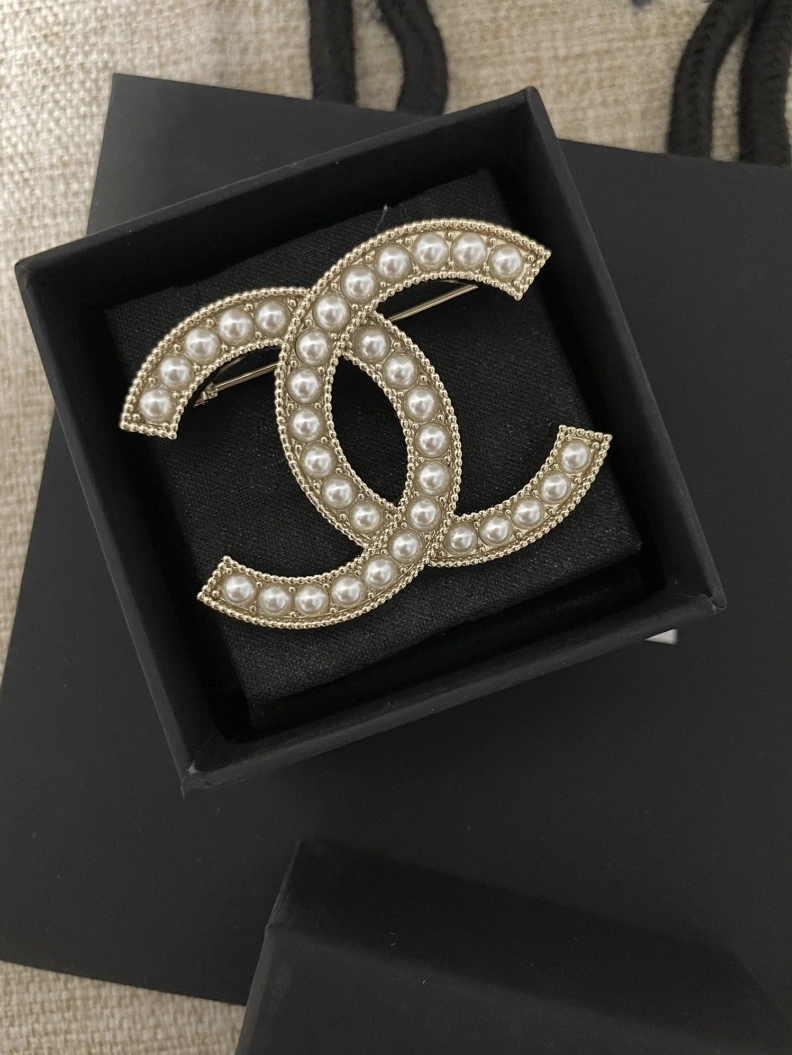 Lightweight Chxnxl Brooches 287836