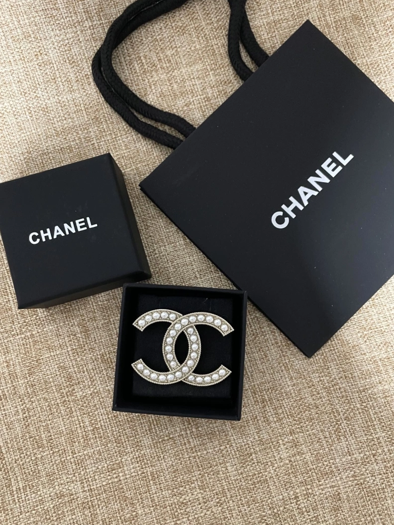 Lightweight Chxnxl Brooches 287836