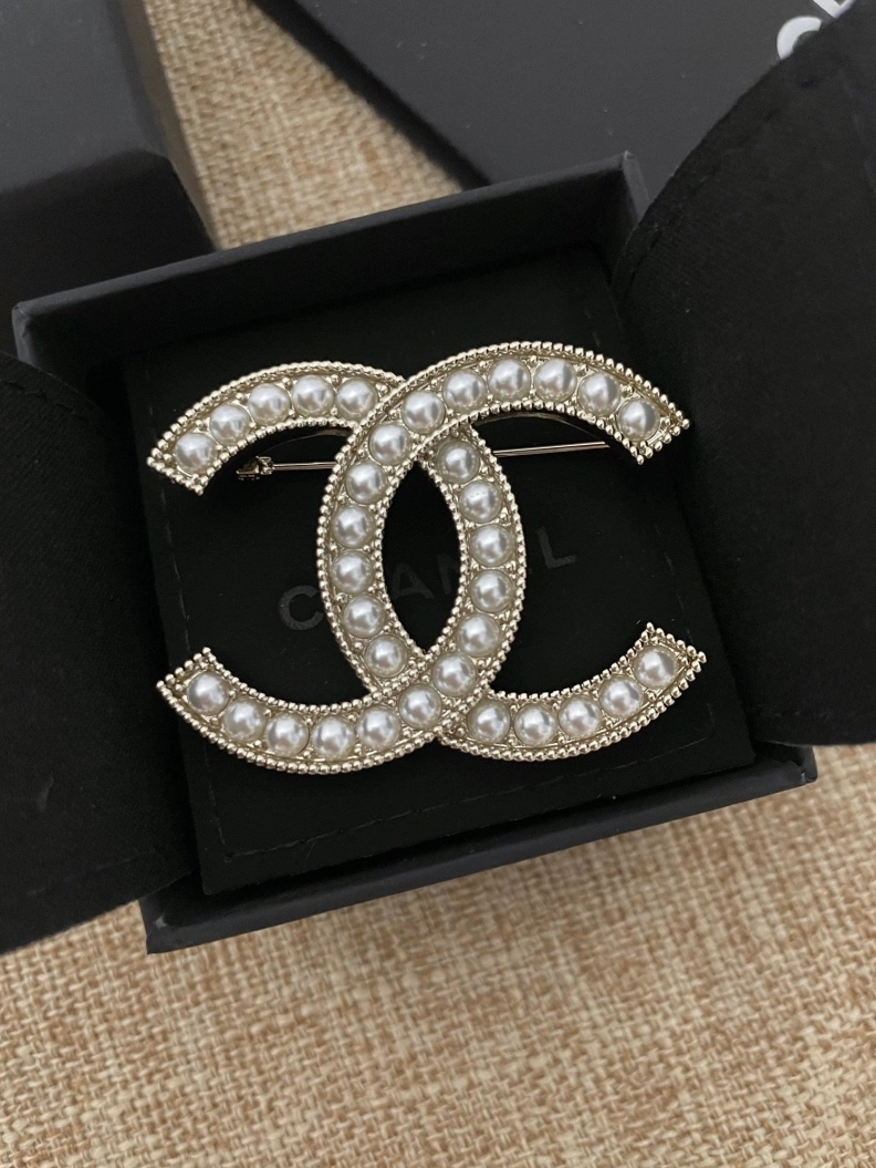 Lightweight Chxnxl Brooches 287836
