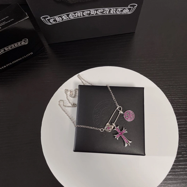 GoodFit Chrxmx Hxxrts Necklaces 297912