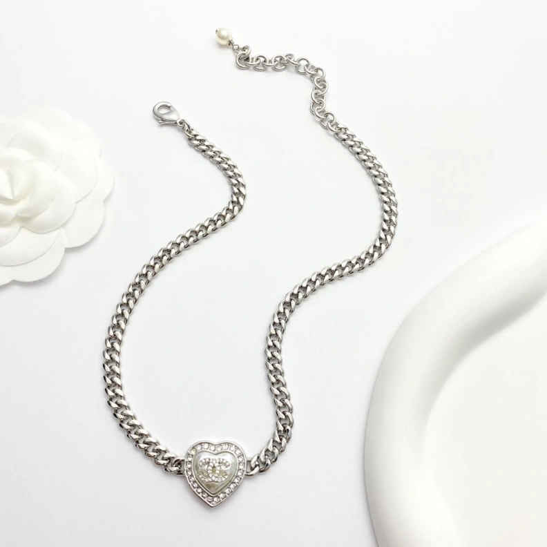Sleek Chxnxl Necklaces 284987