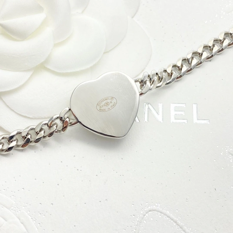 Sleek Chxnxl Necklaces 284987