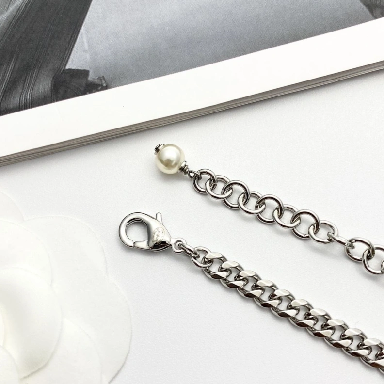 Sleek Chxnxl Necklaces 284987