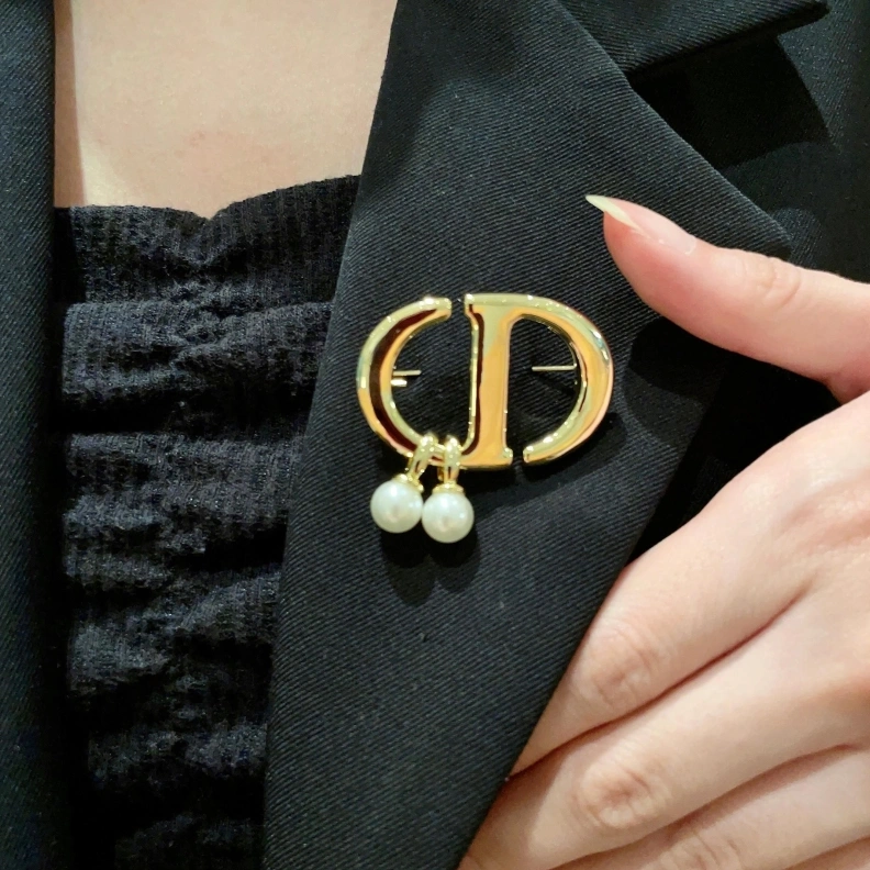 Unique Christian Dxxr Brooches 293979