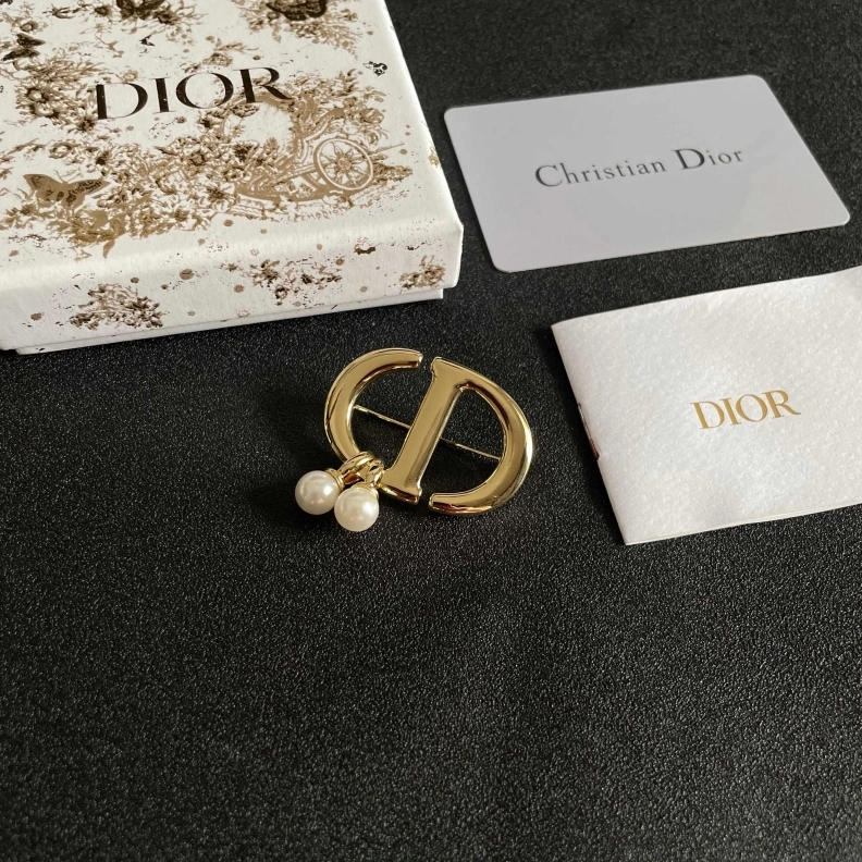 Unique Christian Dxxr Brooches 293979
