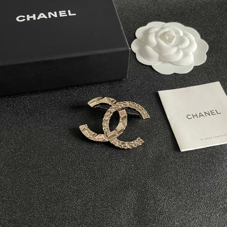 Vibrant Chxnxl Brooches 284650