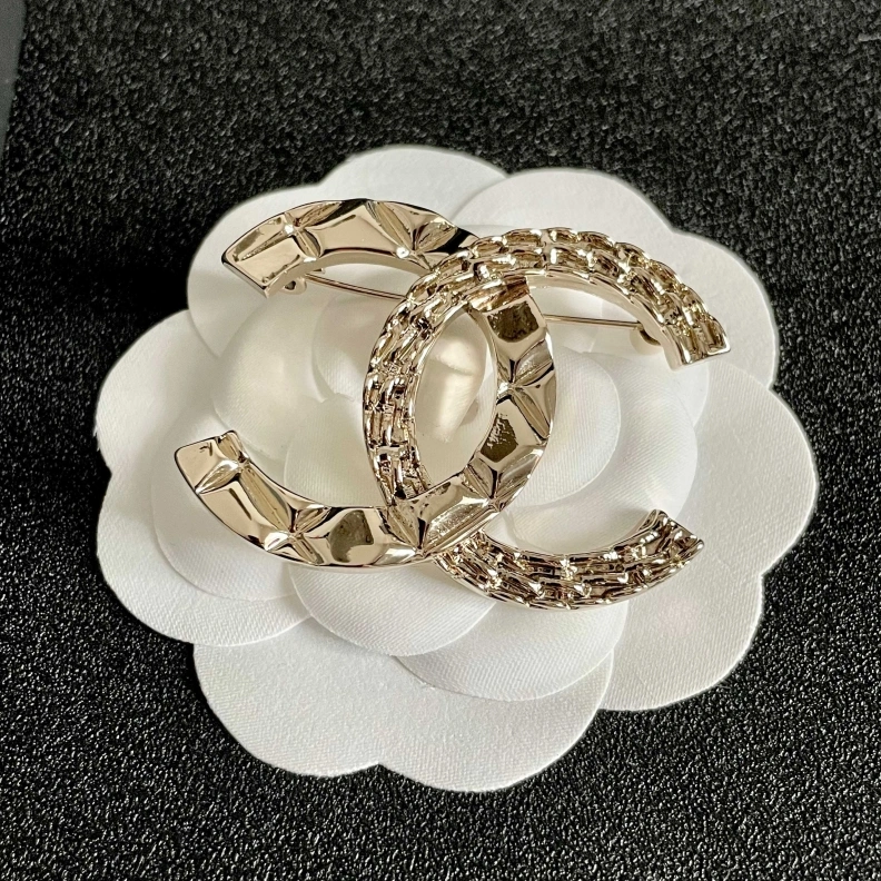 Vibrant Chxnxl Brooches 284650