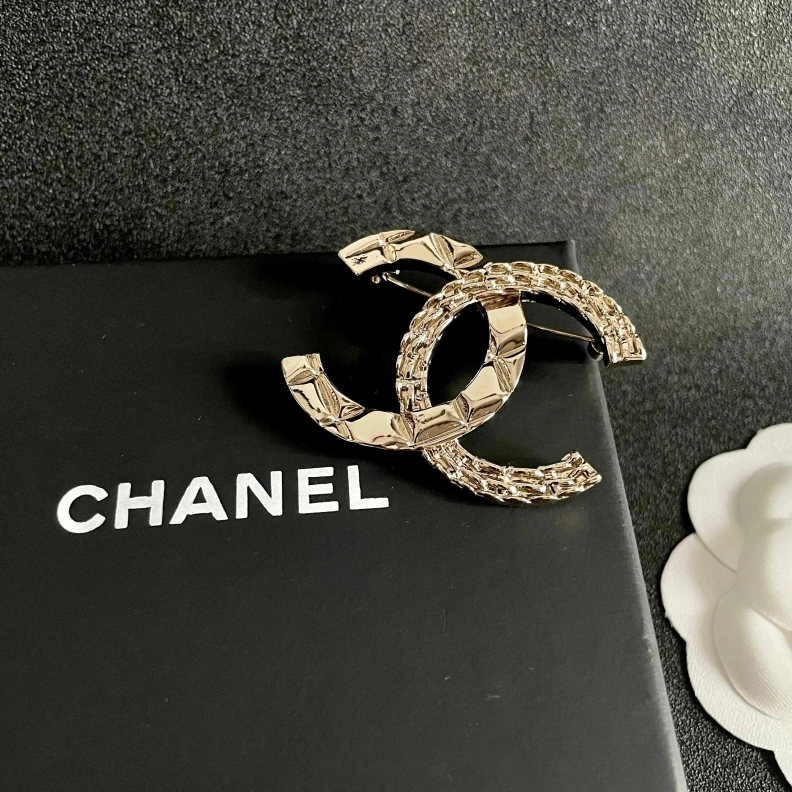 Vibrant Chxnxl Brooches 284650