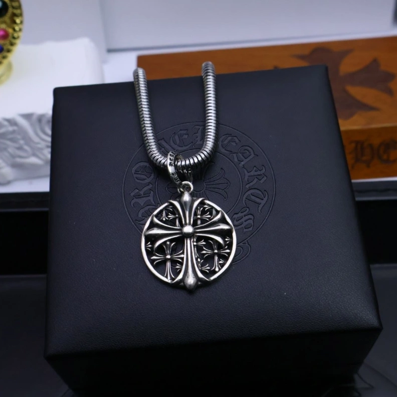Lightweight Chrxmx Hxxrts Necklaces 296075