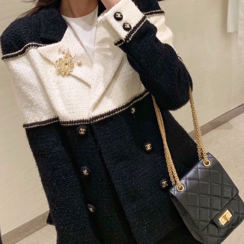 Stylish Chxnxl Brooches 284641