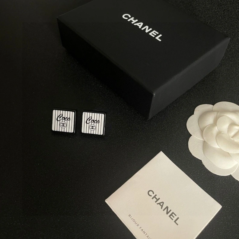 Efficient Chxnxl Earrings 284381