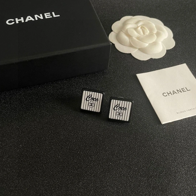 Efficient Chxnxl Earrings 284381