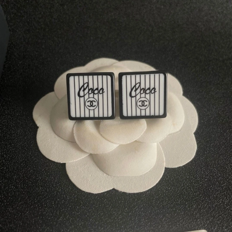 Efficient Chxnxl Earrings 284381
