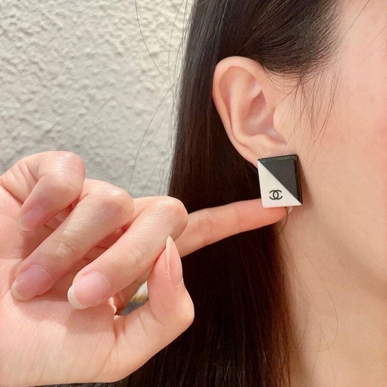 Trendsetting Chxnxl Earrings 284380