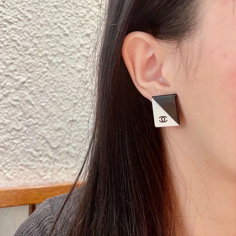 Trendsetting Chxnxl Earrings 284380