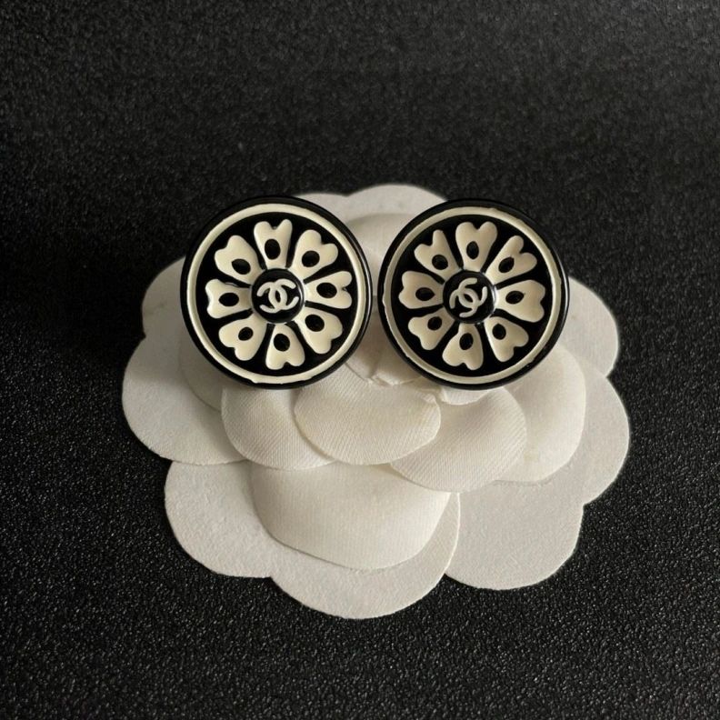 Cozy Chxnxl Earrings 284371